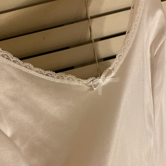 Simple White Tank - Picture 2 of 4